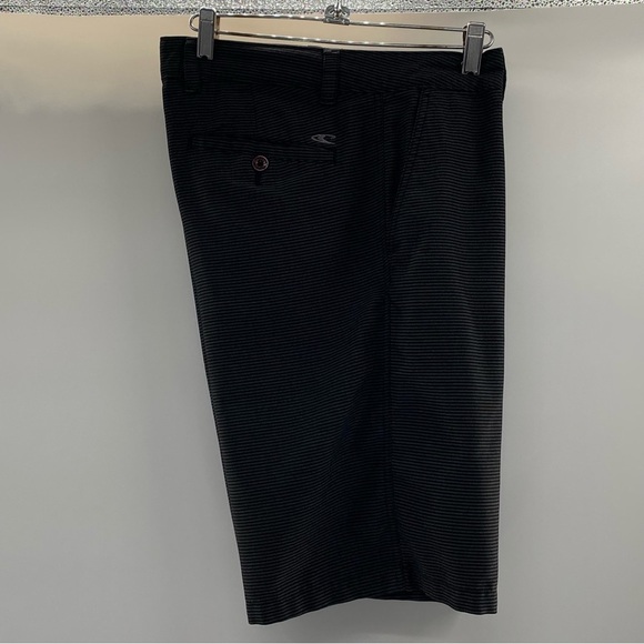O’Neill Men’s Black Gray Pin Stripe Short Sz 32 - Picture 1 of 6